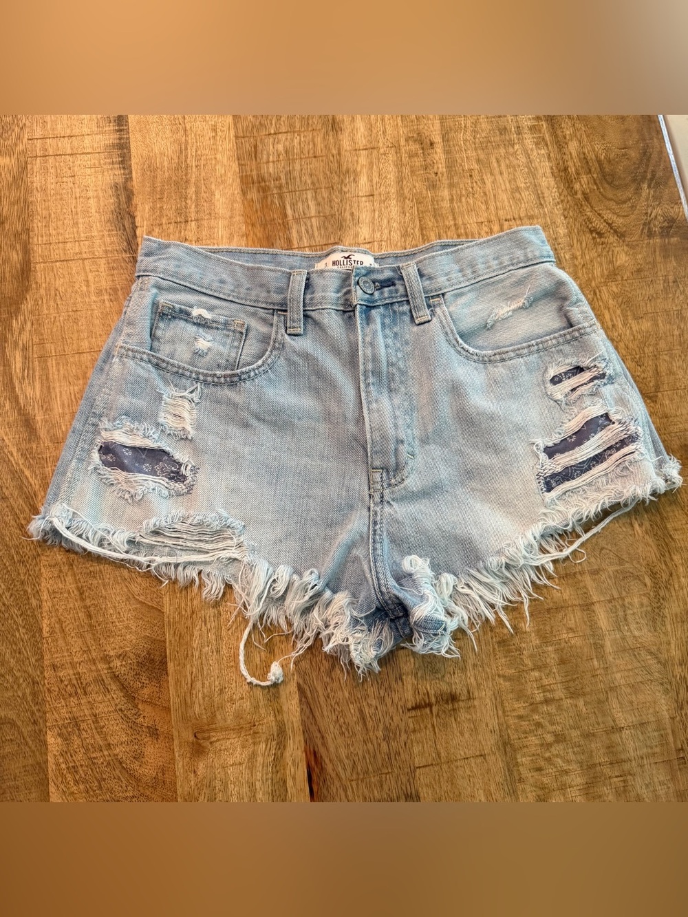 Hollister Light Wash Distressed Denim Cutoff Shorts w/ Bandanna Peekaboo 26